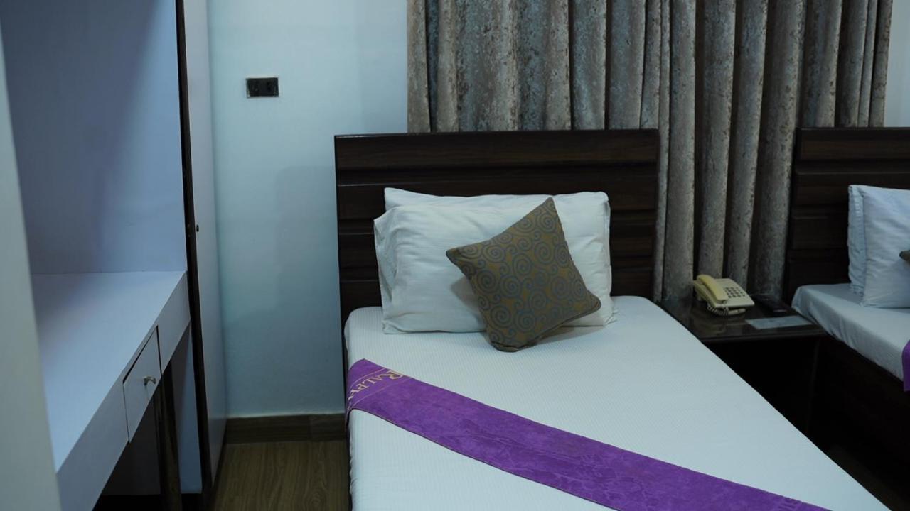 Hotel Hilton Bayview Lnn Karachi Exterior foto
